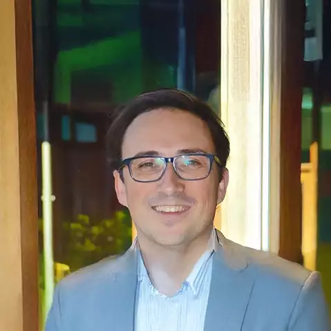 Escala achter de schermen