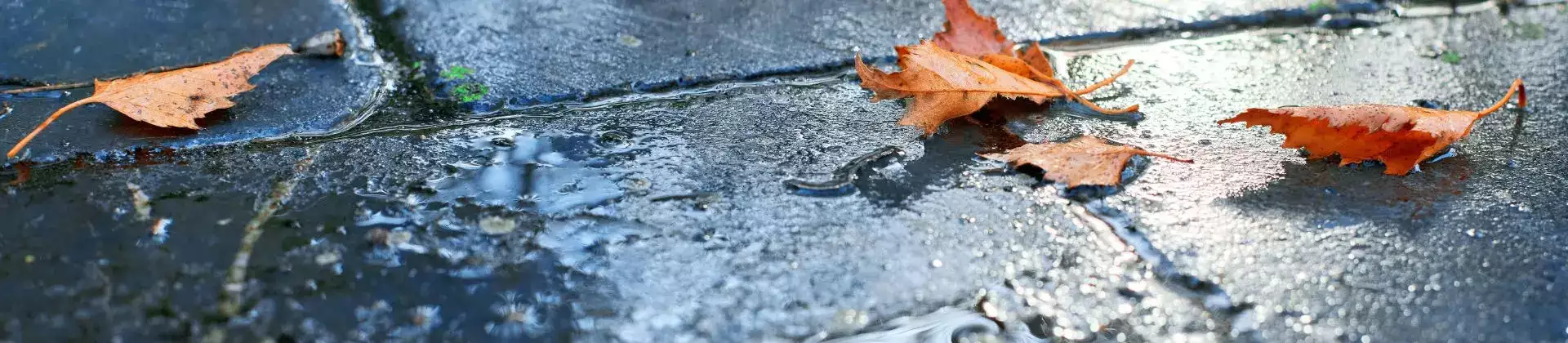 water op voetpad