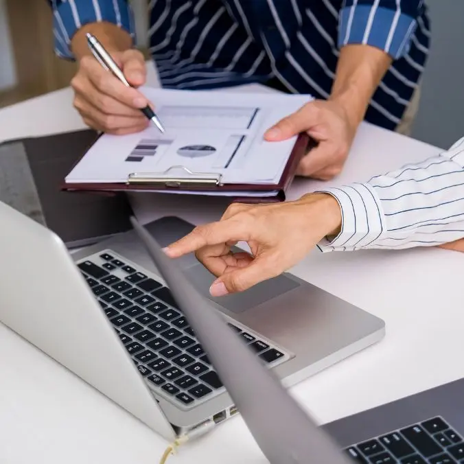 collega's doen aan marktverkenning