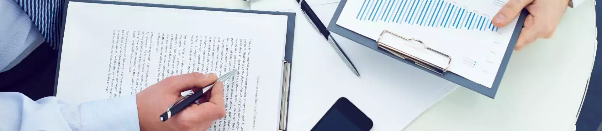 vergadering van een medewerker uit een lokaal bestuur